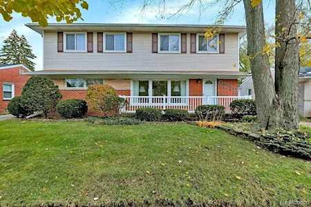 9272 Texas St Livonia, MI 48150