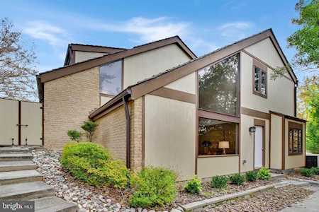 6214 Leeke Forest Ct Bethesda, MD 20817