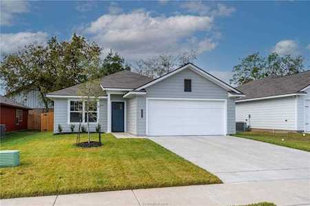 1920 Basil Ct Bryan, TX 77801-1447