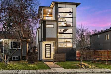 240 21 Ave NE Calgary, AB T2E 1S4