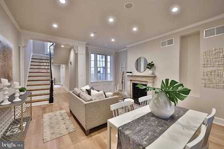 323 S 3rd St Philadelphia, PA 19106