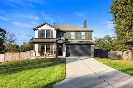 13272 Hidden Trail Ct Willis, TX 77318