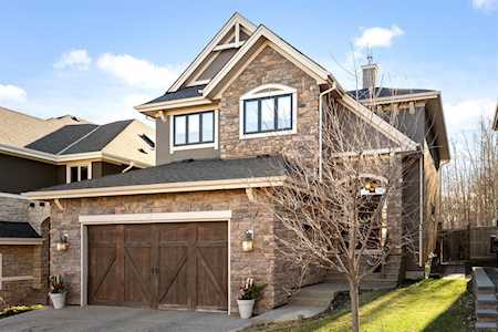 13 Ascot Rise SW Calgary, AB T3H 0T9