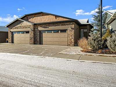 18 Sierra Morena Manor SW Calgary, AB T3H 1S9