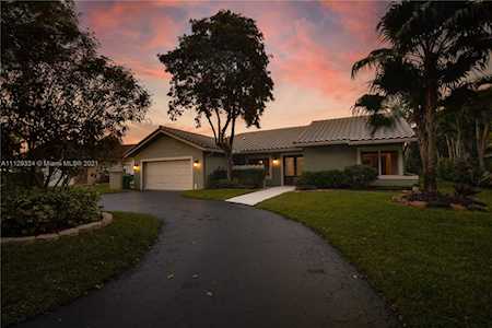 9357 NW 5th St Coral Springs, FL 33071