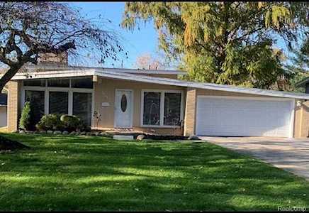 29807 Rock Creek Dr Southfield, MI 48076