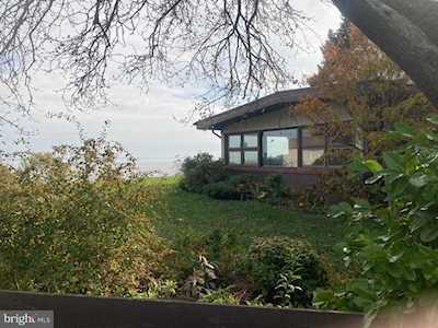 3911 Bayside Dr Edgewater, MD 21037