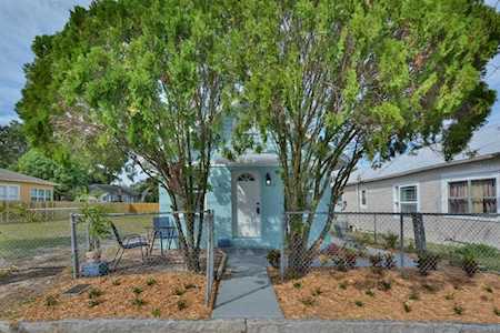 539 W Spruce St Tarpon Springs, FL 34689