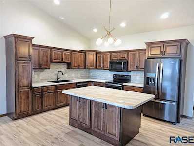 5619 S Westwind Ave Sioux Falls, SD 57108