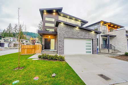36689 Dianne Brook Avenue Abbotsford, BC V3G 0H4