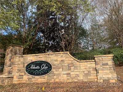 2124 Winthrop Chase Dr Charlotte, NC 28212