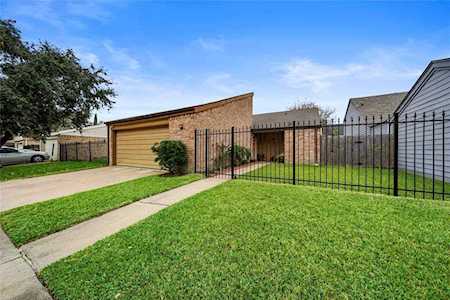11326 Bandlon Dr Houston, TX 77072