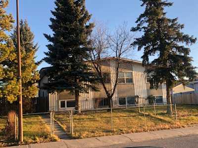 52 Pennsburg Way SE Calgary, AB T2A 2J5