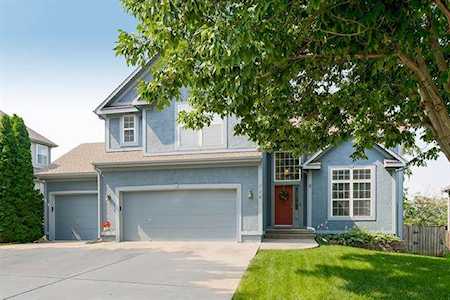 704 SW Gentry Ln Lees Summit, MO 64081