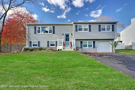 557 Summit Dr Point Pleasant, NJ 08742
