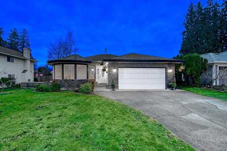 21183 Stonehouse Avenue Maple Ridge, BC V2X 9Y7