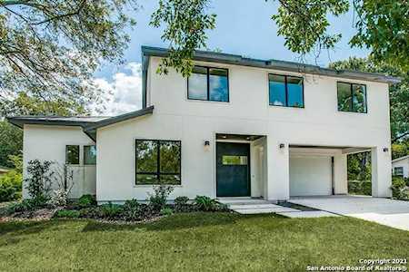 804 Canterbury Hill St Terrell Hills, TX 78209