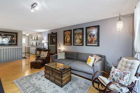 106 Strathlorne Mews SW Calgary, AB T3H 1V1