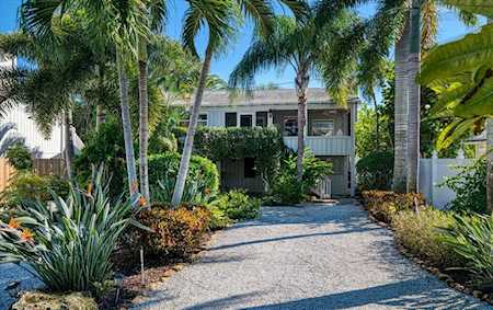 41 84th Ave Treasure Island, FL 33706