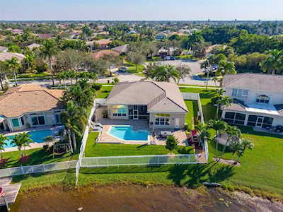 2318 NW 193rd Ave Pembroke Pines, FL 33029