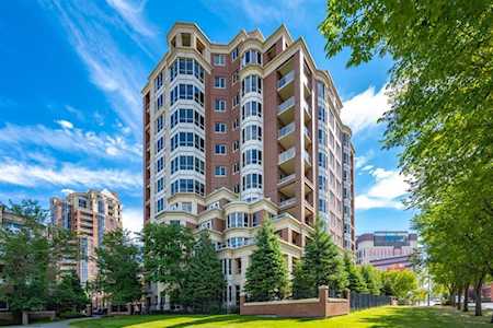 690 Princeton Way SW #1103 Calgary, AB T2P 5J9