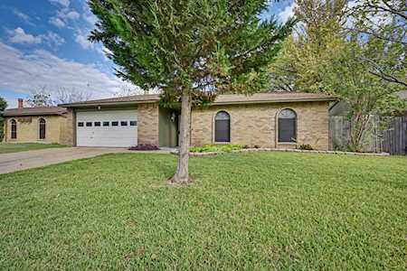 1002 Clark Trail Grand Prairie, TX 75052