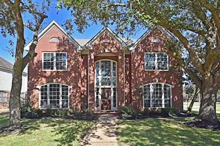 5143 Avondale Dr Sugar Land, TX 77479