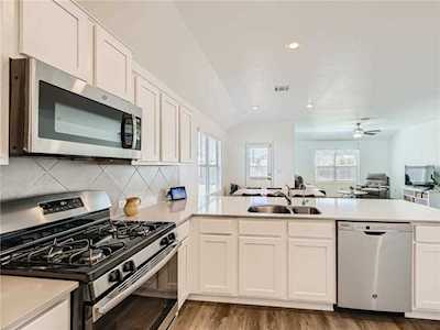 155 Mineral Springs DR Kyle, TX 78640