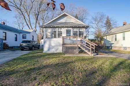 259 Walper Ave Clawson, MI 48017