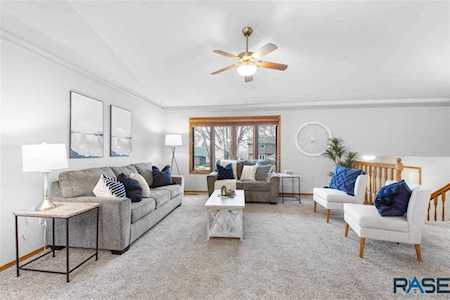 5024 E Fernwood Dr Sioux Falls, SD 57110