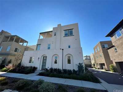 558 Cultivate Irvine, CA 92618