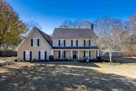 1217 Pinpointe Dr Collierville, TN 38017