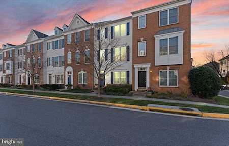 42859 Pamplin Terrace Chantilly, VA 20152