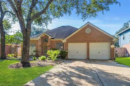 307 Vantage Pointe Circle League City, TX 77573