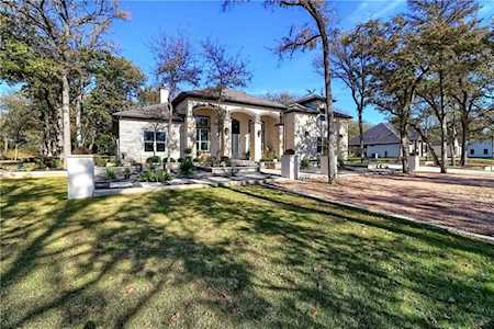 152 Fawn HOLW Elgin, TX 78621