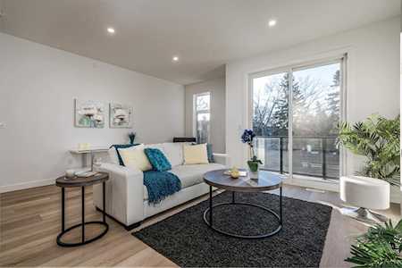 2304 5 St NW Calgary, AB T2M 3C6
