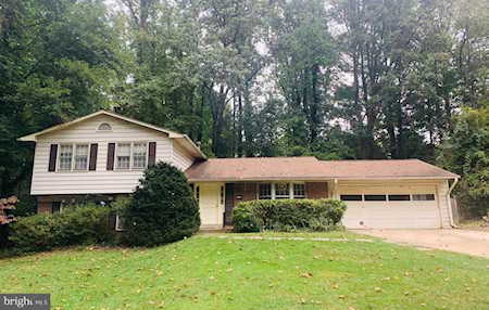 1002 Pickett Place SW Vienna, VA 22180