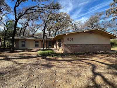824 S Collins Street Arlington, TX 76010