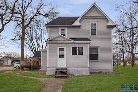 121 S Blaine St Lennox, SD 57039