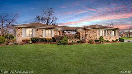 17282 Francavilla Dr Livonia, MI 48152