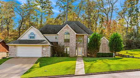 913 Cherry Hills Dr Huntsville, TX 77340