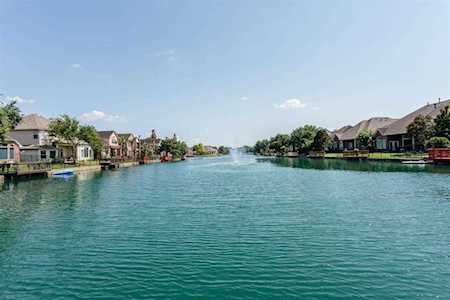 5042 Weatherstone Circle Sugar Land, TX 77479