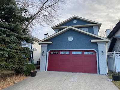 39 SE Mckerrell Way Calgary, AB T2Z 1R9