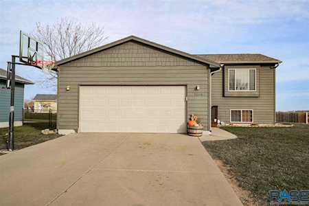 1106 S Perry Ln Harrisburg, SD 57032