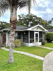 44 W Boyer St Tarpon Springs, FL 34689