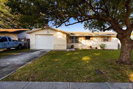1010 N Saturn Ave Clearwater, FL 33755