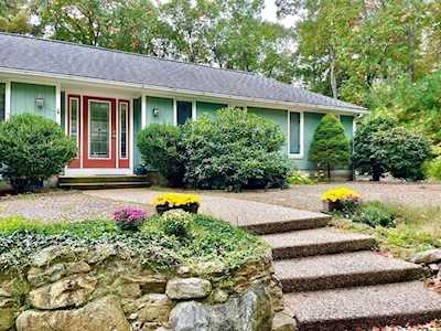 25 Freedom Trail Norfolk, MA 02056
