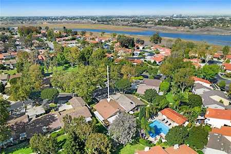 2715 Vista Umbrosa Newport Beach, CA 92660