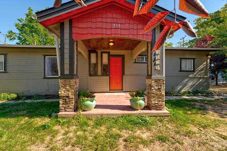 219 9th Ave N Nampa, ID 83687