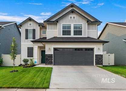 2631 E Blackstone Dr. Eagle, ID 83616